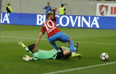 Florin Tănase e ținta ironiilor » Un fotbalist de la Voluntari îl ia la mișto: "Sper să nu bată vântul"