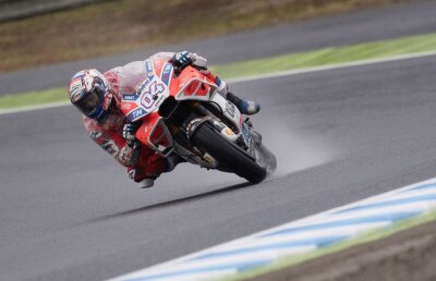 VIDEO și FOTO » Cursă senzațională în Marele Premiu al Japoniei la MotoGP, cu 11 depășiri între Dovizioso și Marquez, decisă în ultimul viraj! Ne așteaptă un final incendiar de sezon! Au mai rămas 3 etape