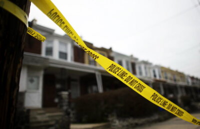 Descoperire macabră. A păstrat în casă cadavrele mamei şi a fratelui geamăn!