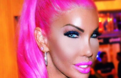 FOTO & VIDEO A cheltuit un milion de dolari ca să devină din bărbat o păpuşă Barbie. Uite ce a ieşit!