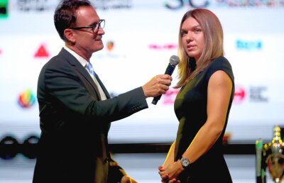 FOTO Un fotbalist român s-a pozat cu Simona Halep în Singapore