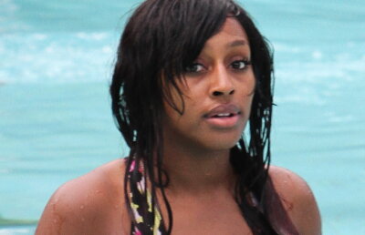 GALERIE FOTO O celebră cântăreaţă din Anglia a renunţat complet la haine şi a pozat nud!