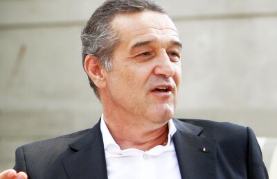Un nou jucător pe lista FCSB! Becali a făcut anunțul în direct la TV: "Dau banii acum"