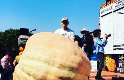 FOTO & VIDEO Un dovleac gigant a fost expus la New York. E incredibil cât cântărește!