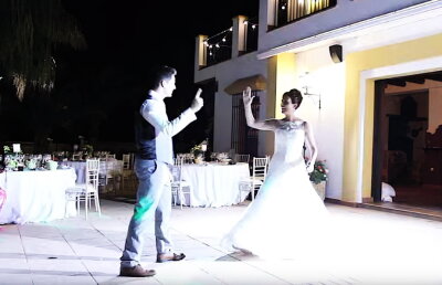 VIDEO Acesta este cel mai tare dans al mirilor. Începutul nu a fost promițător, însă ce a urmat i-a uimit pe toți