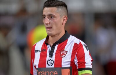 GALERIE FOTO Şocant! Filip nu se dezminte » Remarci misogine pe facebook: "Mă amuză că îşi dă cu părerea o fată despre fotbal" + Jigniri la adresa fanilor: "Mă înjură doi-trei beţivi de la Sud"