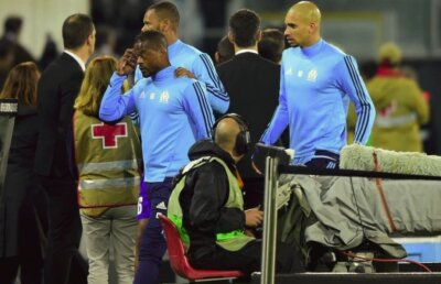 VIDEO Final de carieră » Evra va fi suspendat de UEFA și concediat de club, după atacul à la Cantona