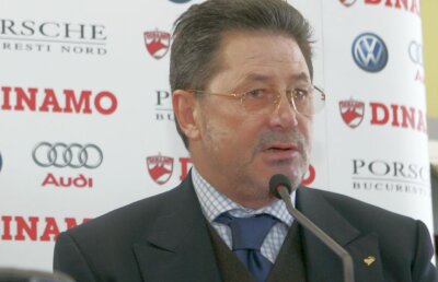 EXCLUSIV Cornel Dinu ripostează după ultimele declarații ale lui Contra și lansează un atac incredibil: "A lovit un jucător cu ceva contondent în tâmplă. E un primitiv coleric!"