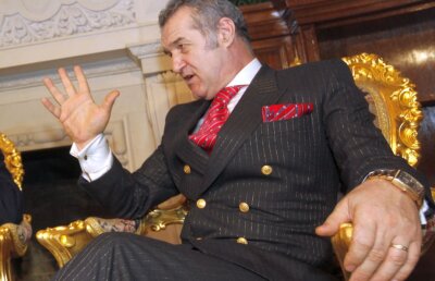 Concurență pentru FCSB! Jucătorul dorit de Becali este pe lista unei rivale