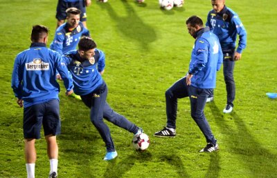 VIDEO Naționala a plecat spre Cluj » Gafa unui oficial la îmbarcare