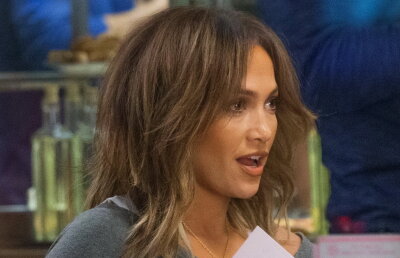 GALERIE FOTO Jennifer Lopez, în ipostaze mai puțin demne de o divă. Uite ce a putut să facă într-un restaurant!