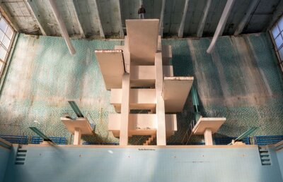 FOTOREPORTAJ Capitala a rămas fără bazin cu trambulină! 140 de sportivi se antrenează DOAR pe saltele. Cel mai bun român s-a lăsat și s-a angajat pe vas de croazieră