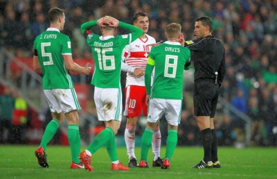 VIDEO Hațegan, făcut praf! Decizia-cheie luată în baraj, contestată aprig: "E ridicol să dai penalty la așa ceva"