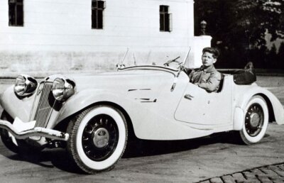 Moartea Regelui Mihai » Momente inedite din relația Casei Regale cu fotbalul (2): Monitorul de schi al lui Mihai I era antrenor de fotbal