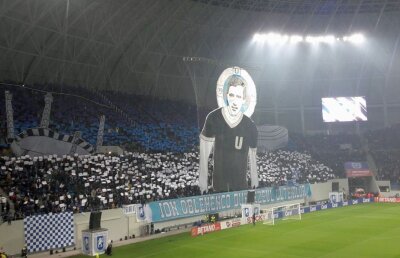 GALERIE FOTO IMPRESIONANTĂ » Coregrafie 3D realizată de olteni la meciul cu Slavia Praga: "Ion Oblemenco, Dumnezeul oltenilor"