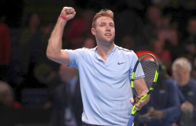 Marea surpriză din tenisul masculin continuă să impresioneze! L-a învins pe Zverev și e în semifinale la Londra + Programul de vineri