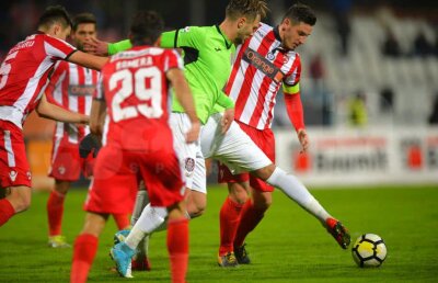 Două lucruri care nu s-au văzut la TV în prima repriză dintre Dinamo și CFR Cluj