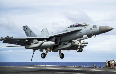 FOTO & VIDEO Gest obscen făcut de un pilot al US Navy. Ce a desenat pe cer a provocat râsul întregii lumi