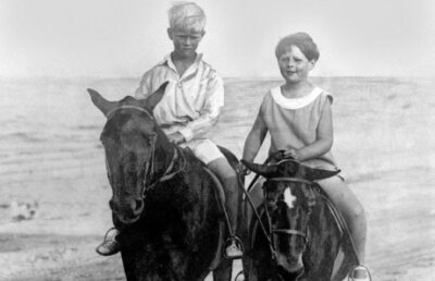 EXCLUSIV Fotografie cât o epocă! » Regele Mihai și Prințul Philip într-o imagine antologică de acum 90 de ani