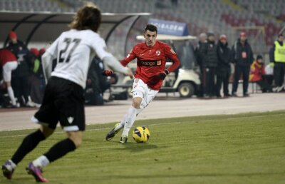 EXCLUSIV Tatăl său are sute de meciuri în Liga 1, Dinamo visa să scoată milioane pe el, dar accidentările i-au stopat ascensiunea: "Hagi m-a salvat! Mi-a dat masă, cazare și mi-a plătit biletul de avion"