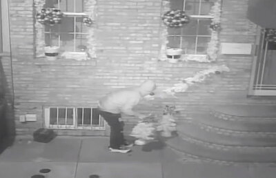 VIDEO Poliţia caută hoţul... bradului şi decoraţiunilor de Crăciun!