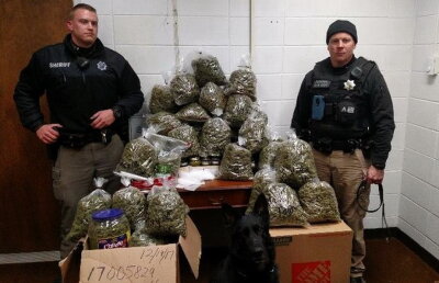 Doi bătrâni, prinşi cu peste 27 de kilograme de cannabis. Cum au motivat este incredibil!