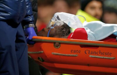 FOTO Momente de groază pe Old Trafford! Lukaku s-a accidentat grav și a ieșit pe targă, cu masca de oxigen pe față