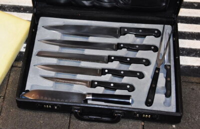 Tren evacuat din cauza unui set de cuțite de bucătărie