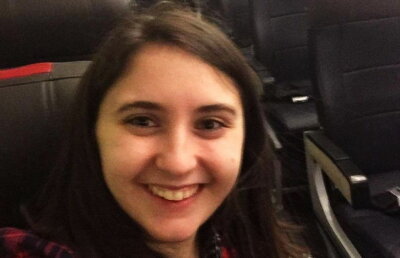 Experiență de neuitat. O tânără a călătorit singură în avion!