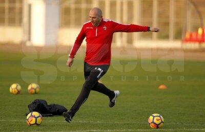 CORESPONDENȚĂ DIN CIPRU // VIDEO + FOTO Miriuță, SHOW în cantonament » Și-a lăsat elevii cu gura căscată