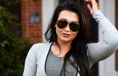 GALERIE FOTO Bărbaţii au rămas mască: a arătat tot în cea mai mulată salopetă!