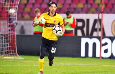 UPDATE Penedo a revenit în România! Primele declarații făcute de portar: "Abia aștept să încep munca". Ce a spus despre bani