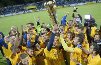 EXCLUSIV Titlul strălucește cel mai bine în roș-albastru » Detaliul care arată cum FCSB a umilit ultimele campioane din Liga 1