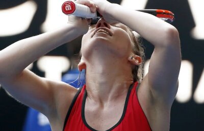 Australian Open 2018. Simona Halep, victorie cu Angelique Kerber // FĂRĂ CUVINTE! Simona Halep a făcut meciul carierei! » ULUITOARE! LIDERUL MONDIAL MERGE ÎN FINALĂ! BRAVO, SIMONA HALEP!