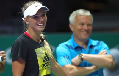 SIMONA HALEP - CAROLINE WOZNIACKI // Adversara Simonei Halep i-a cerut scuze tatălui ei după semifinala cu Mertens :)