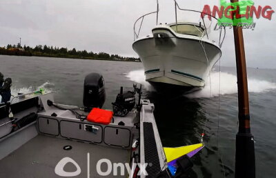 VIDEO Imagini cu un puternic impact emoţional. Un iaht a lovit o barcă în care erau trei oameni!