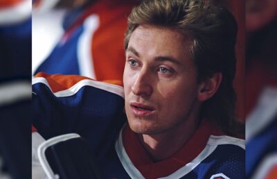 VIDEO Azi în Sport » Ziua în care s-a născut cel mai mare hocheist din istorie