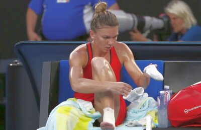 SIMONA HALEP - CAROLINE WOZNIACKI // Imagini îngrijorătoare din timpului meciului Halep - Wozniacki » Au reapărut problemele la gleznă?