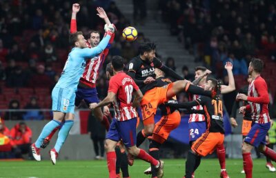 VIDEO » Godín și-a pierdut 3 dinți după ce a fost lovit cu pumnii în gură de portarul Valenciei