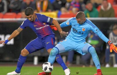 VIDEO Parade nemaivăzute, intervenții la limită și driblinguri de mare efect  » 5 faze încinse din meciul Valencia - Barcelona