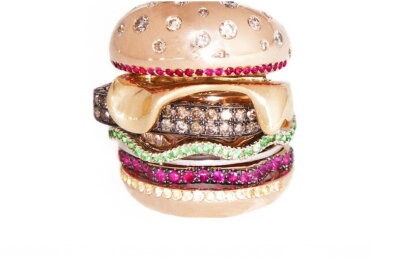 VIDEO Iubeşti hamburgerii McDonald's? Poţi câştiga un inel de 12.500 de dolari!