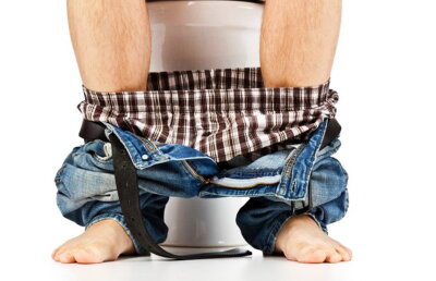 A stat prea mult pe toaletă și i s-a întâmplat ceva îngrozitor!