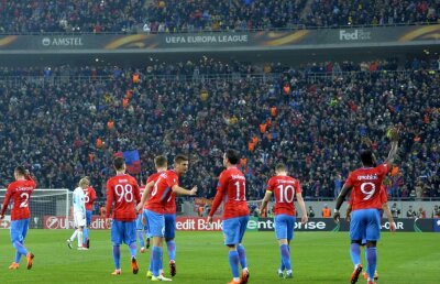 FCSB - LAZIO 1-0 //  Suflet după cum bate vântul » Fanii steliști rar s-au comportat ca o galerie care să împingă echipa