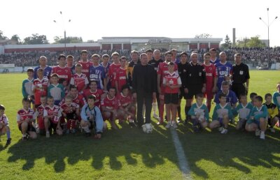 EXCLUSIV Povestea președintelui din Liga 1 care e suporter al "câinilor": "Veneam să văd Dinamo - Steaua pentru că nu eram sigur că TVR va transmite meciul" » Cât a fost de aproape de a conduce clubul