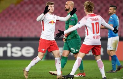 Nemții de la Leipzig transformă arena înaintea partidei cu Napoli » Au ridicat un perete de 3 metri în vestiarul italienilor 