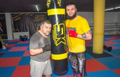 VIDEO+FOTO Șansa vieții! S-a pregătit cu Doroftei și e gata să câștige titlul mondial la kickboxing, în Franța!