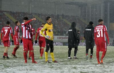 Doi dintre antrenorii care se luptă pentru banca lui Dinamo au analizat echipa: "Fără dorință și resemnată" + Cum s-ar putea salva sezonul