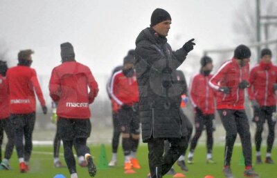 Bratu, despre jucătorul exclus din lotul lui Dinamo: "Pe mine mă interesează doar latura lui sportivă"