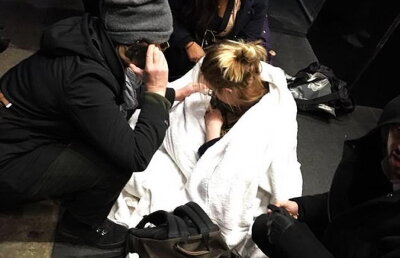 Faceți cunoștință cu bebelușul care s-a născut în fața unui club de noapte!