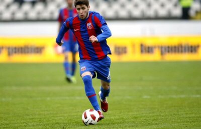 VIDEO Răduț le-a "rupt coloana" adversarilor în cel mai încins derby al Europei » Fază amețitoare reușită la gol